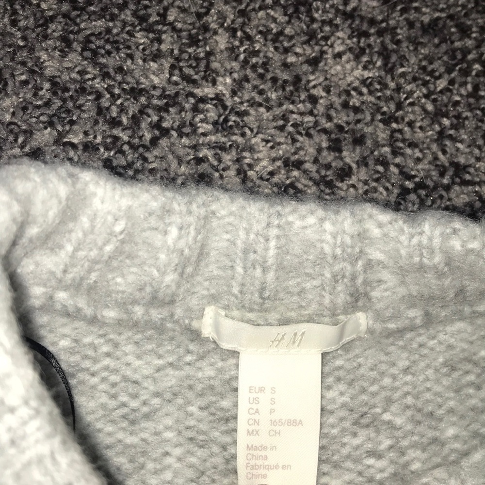 H&M Sweater - Picture 3 of 4